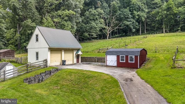 1272 HOLLOW RD, Chester Springs, PA 19425