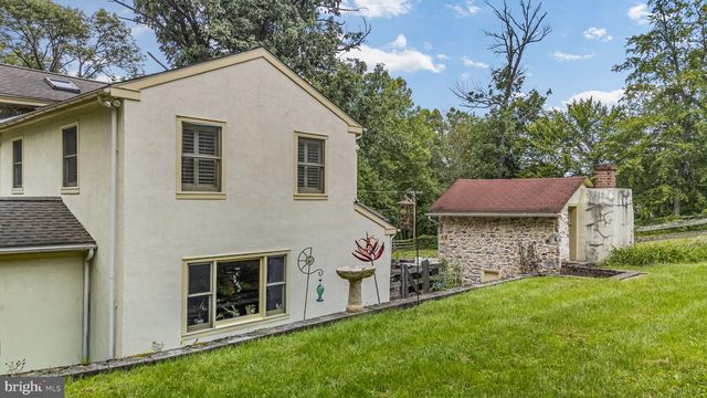 1272 HOLLOW RD, Chester Springs, PA 19425