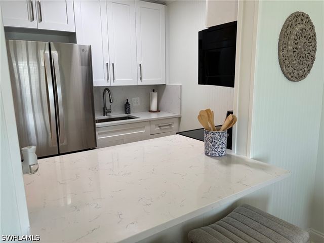 473 12th AVE S B12, Naples, FL 34102