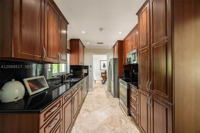 1121 Hardee Rd 1121, Coral Gables, FL 33146