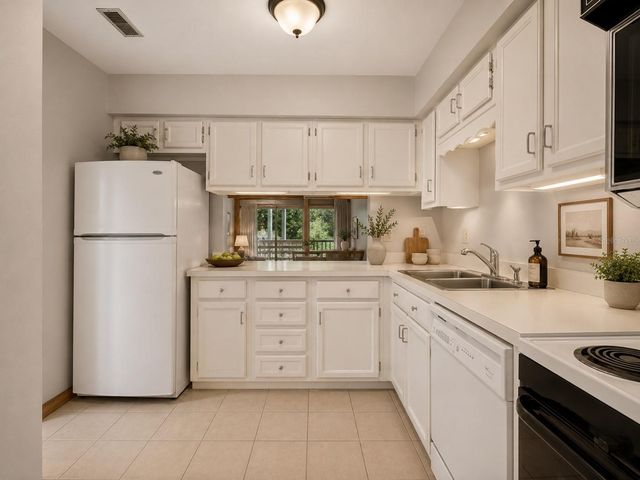 5314 INDIAN CREEK DRIVE D08, Orlando, FL 32811