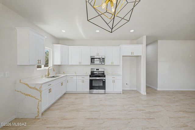 9219 W Floyd Street, Tucson, AZ 85735