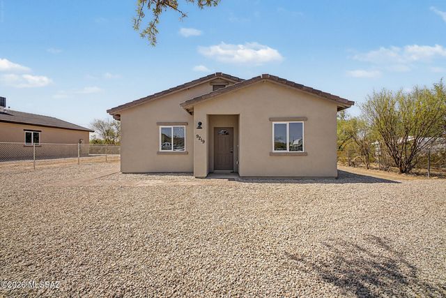 9219 W Floyd Street, Tucson, AZ 85735