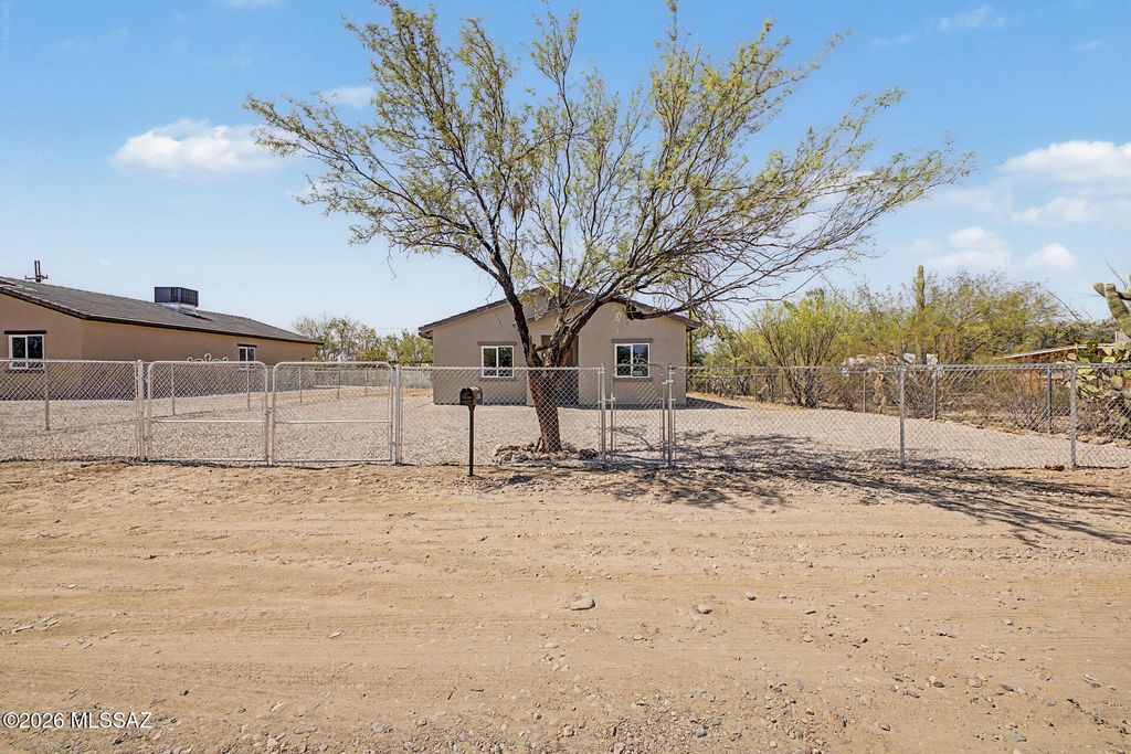 9219 W Floyd Street, Tucson, AZ 85735