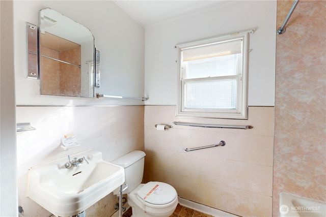 237 Emerson Avenue, Hoquiam, WA 98550