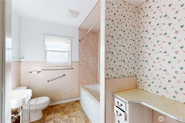 237 Emerson Avenue, Hoquiam, WA 98550