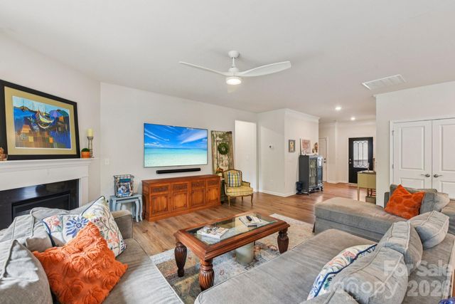 1328 Dali Boulevard, Mount Holly, NC 28120