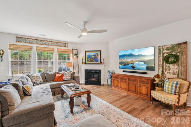 1328 Dali Boulevard, Mount Holly, NC 28120