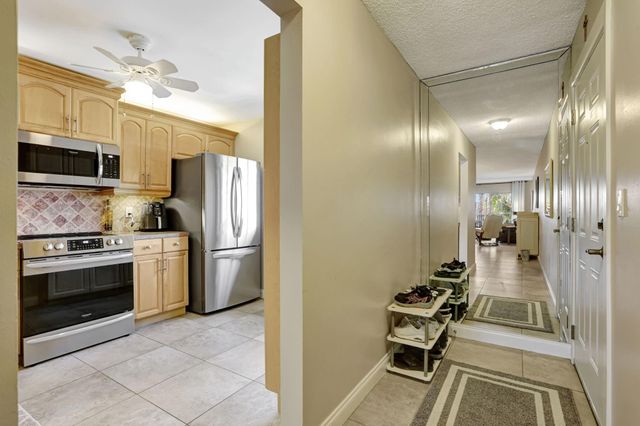 4040 Crystal Lake Dr 202, Deerfield Beach, FL 33064