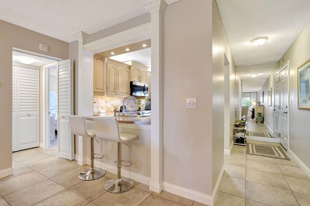 4040 Crystal Lake Dr 202, Deerfield Beach, FL 33064