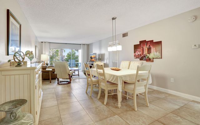 4040 Crystal Lake Dr 202, Deerfield Beach, FL 33064