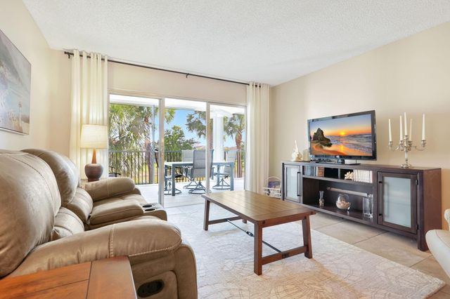 4040 Crystal Lake Dr 202, Deerfield Beach, FL 33064