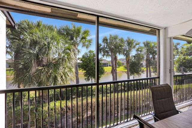 4040 Crystal Lake Dr 202, Deerfield Beach, FL 33064