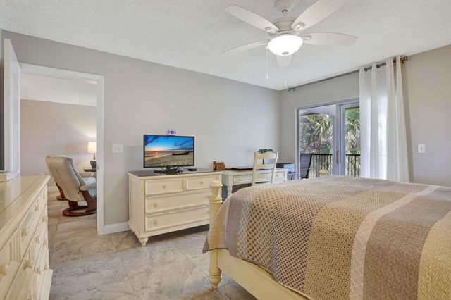 4040 Crystal Lake Dr 202, Deerfield Beach, FL 33064