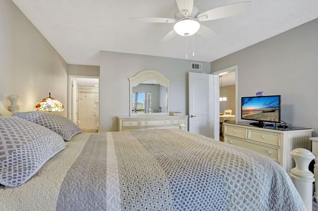 4040 Crystal Lake Dr 202, Deerfield Beach, FL 33064