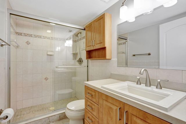 4040 Crystal Lake Dr 202, Deerfield Beach, FL 33064