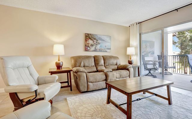 4040 Crystal Lake Dr 202, Deerfield Beach, FL 33064