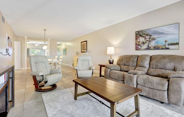 4040 Crystal Lake Dr 202, Deerfield Beach, FL 33064