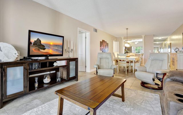 4040 Crystal Lake Dr 202, Deerfield Beach, FL 33064