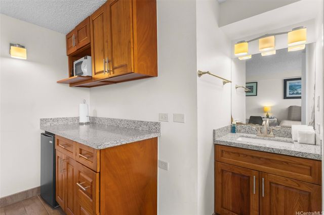 2463 Kuhio Avenue 1010, Honolulu, HI 96815