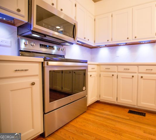 5270 Oaks Landing Court, Sugar Hill, GA 30518