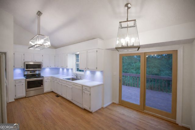 5270 Oaks Landing Court, Sugar Hill, GA 30518