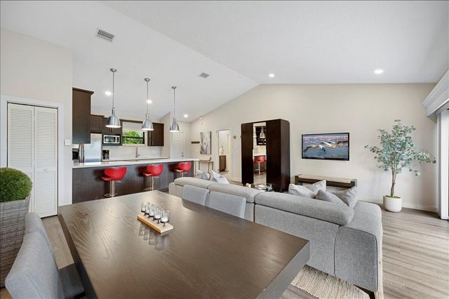 11863 Wimbledon Circle 542, Wellington, FL 33414