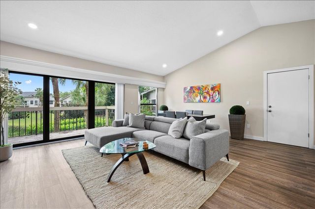 11863 Wimbledon Circle 542, Wellington, FL 33414