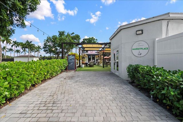 11863 Wimbledon Circle 542, Wellington, FL 33414