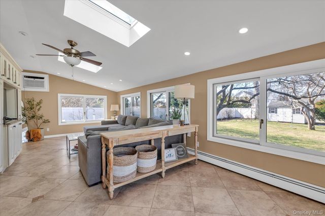 140 Cadman Avenue, Babylon, NY 11702