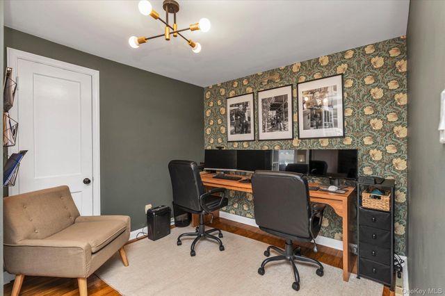 140 Cadman Avenue, Babylon, NY 11702