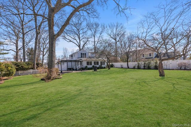 140 Cadman Avenue, Babylon, NY 11702