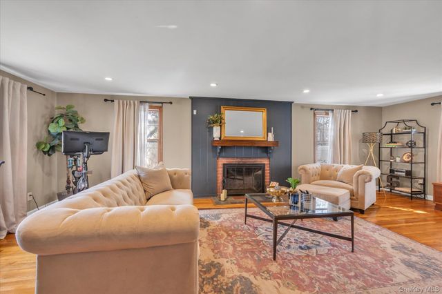 140 Cadman Avenue, Babylon, NY 11702
