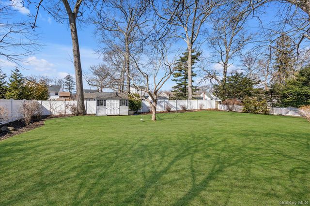 140 Cadman Avenue, Babylon, NY 11702