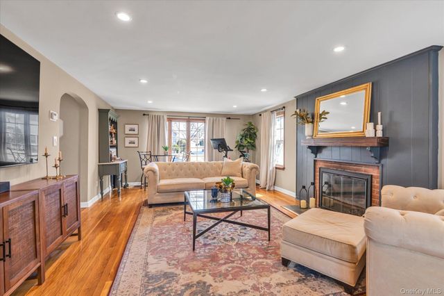 140 Cadman Avenue, Babylon, NY 11702