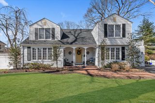 140 Cadman Avenue, Babylon, NY 11702