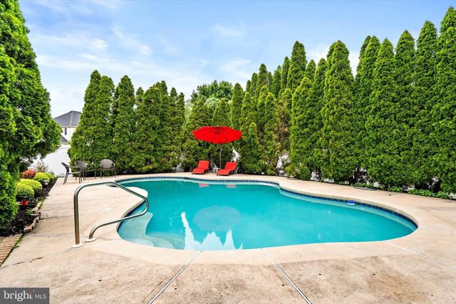 12 WENDOVER RD, East Windsor Twp, NJ 08520