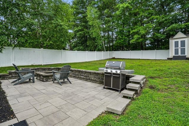 325 Wellington Hill Road, Manchester, NH 03104