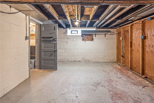 1424 Jackson Ave, New Castle, PA 16101