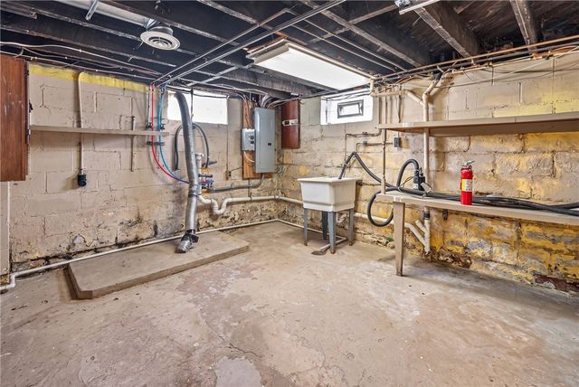 1424 Jackson Ave, New Castle, PA 16101