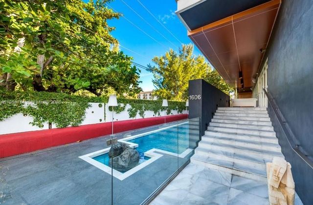 1606 S Bayshore Dr, Miami, FL 33133