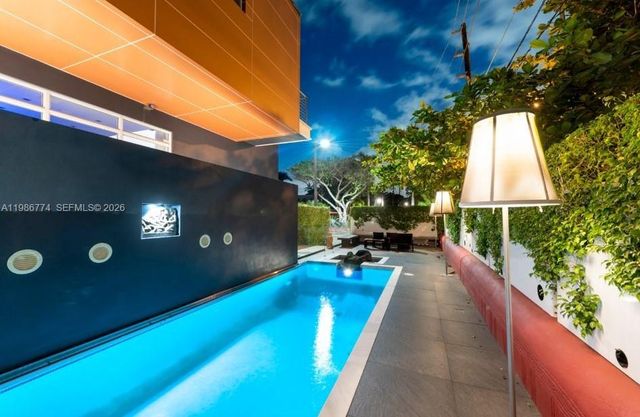 1606 S Bayshore Dr, Miami, FL 33133