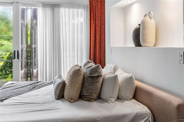 1606 S Bayshore Dr, Miami, FL 33133