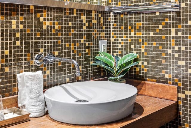 1606 S Bayshore Dr, Miami, FL 33133