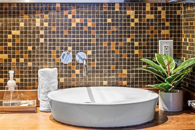 1606 S Bayshore Dr, Miami, FL 33133