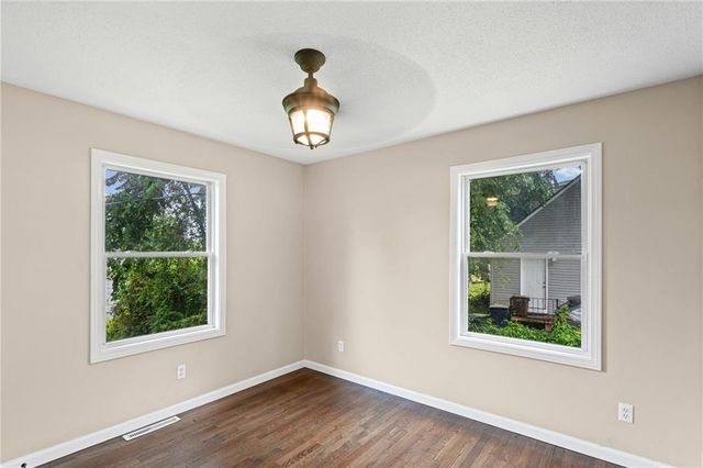 7504 E 49th Street, Kansas City, MO 64129
