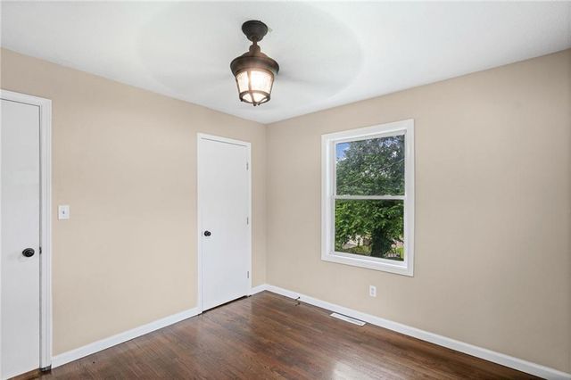 7504 E 49th Street, Kansas City, MO 64129