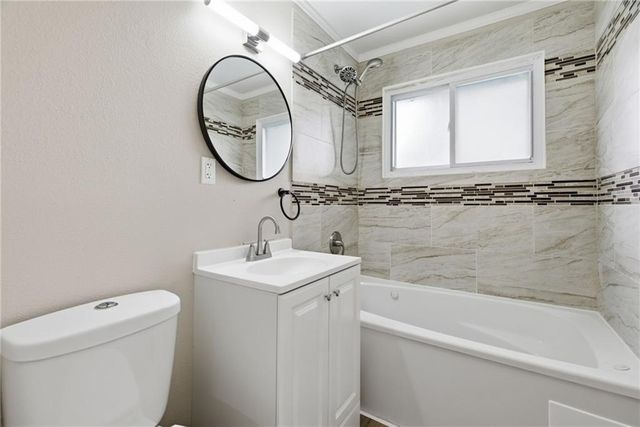 7504 E 49th Street, Kansas City, MO 64129