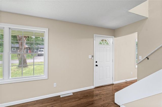 7504 E 49th Street, Kansas City, MO 64129