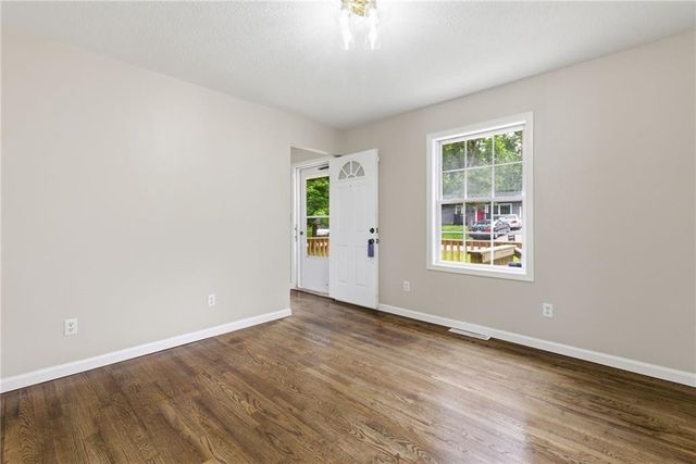 7504 E 49th Street, Kansas City, MO 64129